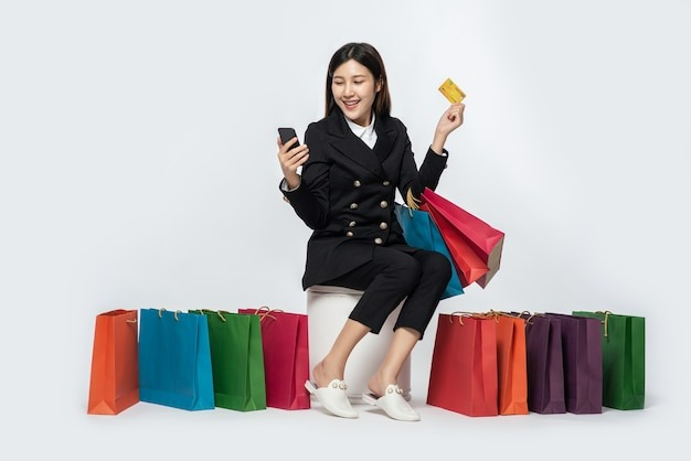 Vì Sao Mua Hàng Giá Rẻ Khiến Bạn Mãi Nghèo
